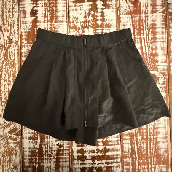 Diesel Black Pleated Mini Skirt Zip Front Pockets Size 4 - Picture 1 of 4